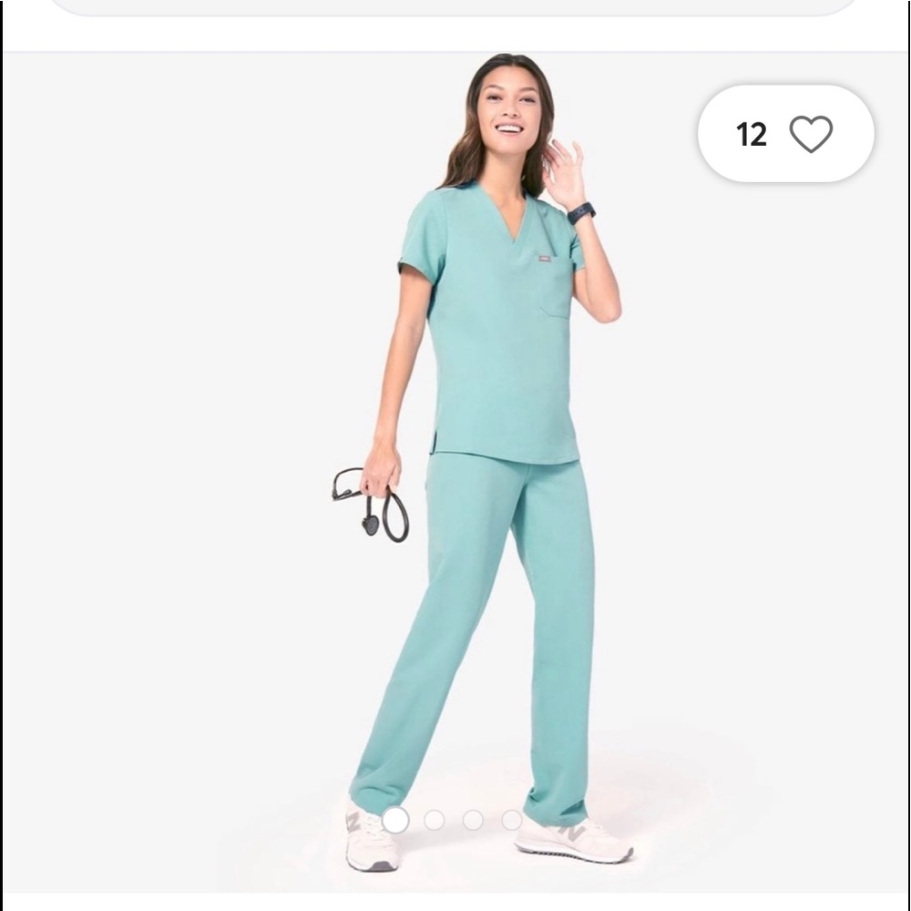 XS Sea glass figs scrub top